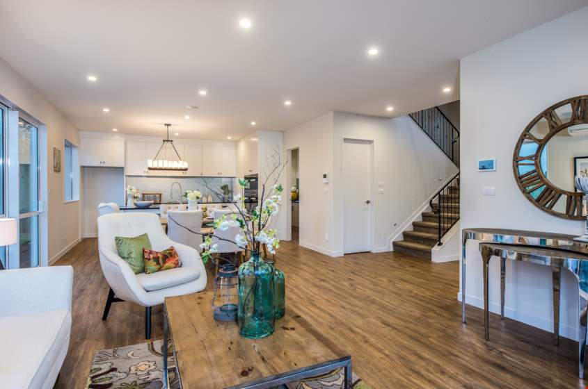 Classic-Oak-Brown-Laminate-Flooring-Interior17