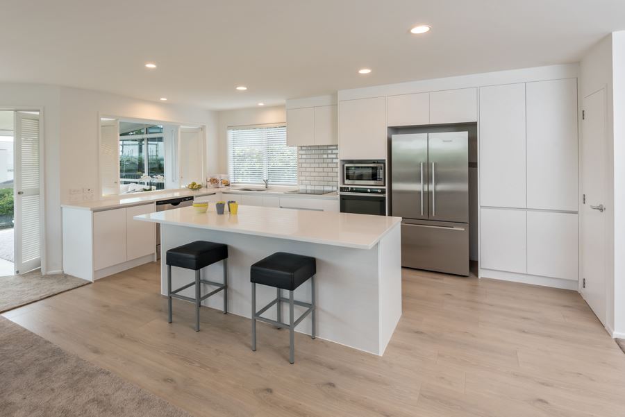 White-Washed-Oak-Laminate-Flooring-Interior1