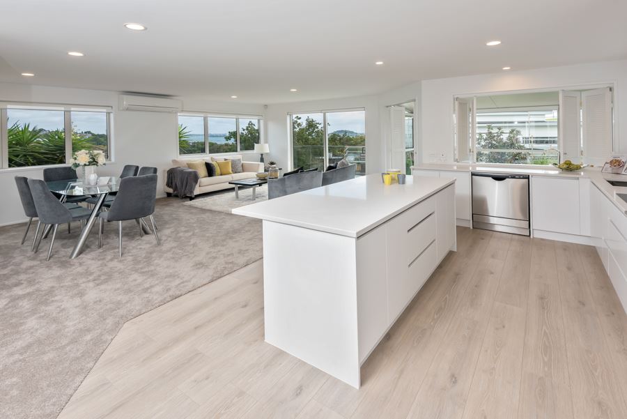 White-Washed-Oak-Laminate-Flooring-Interior2