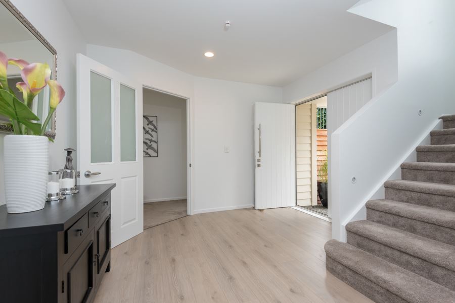 White-Washed-Oak-Laminate-Flooring-Interior4