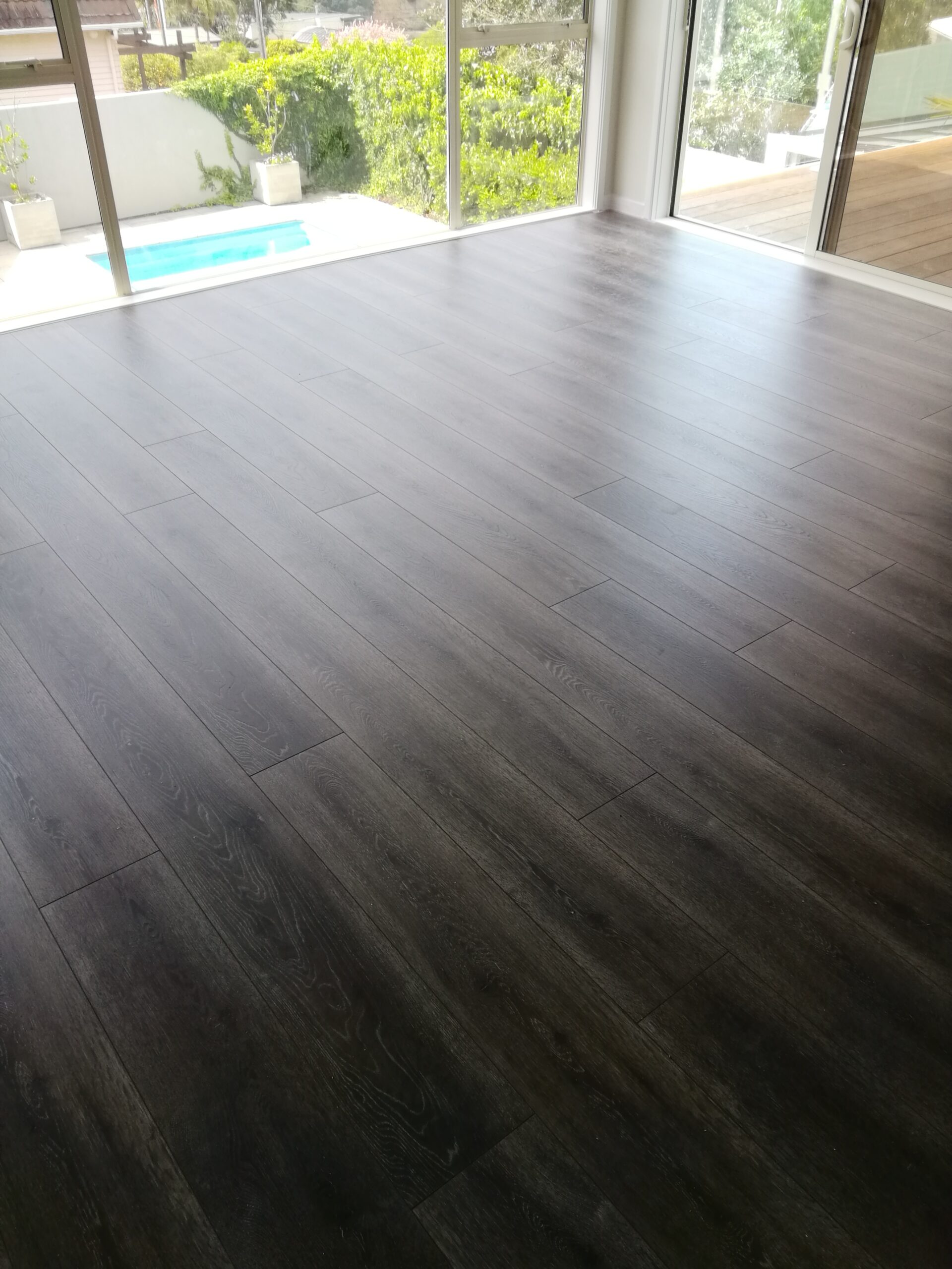 Dark-Vintage-Country-Oak-Laminate-Flooring